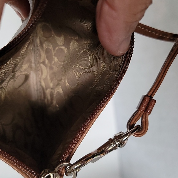 Coach brown leather wristlet - Picture 10 of 13